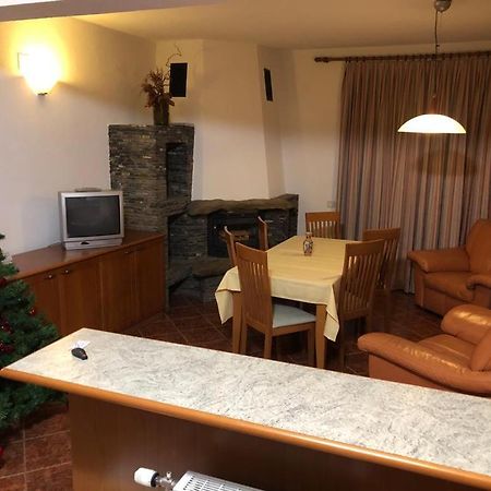 Vila Eli Villa Азуга Екстериор снимка