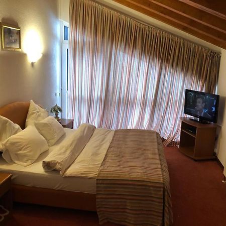 Vila Eli Villa Азуга Екстериор снимка